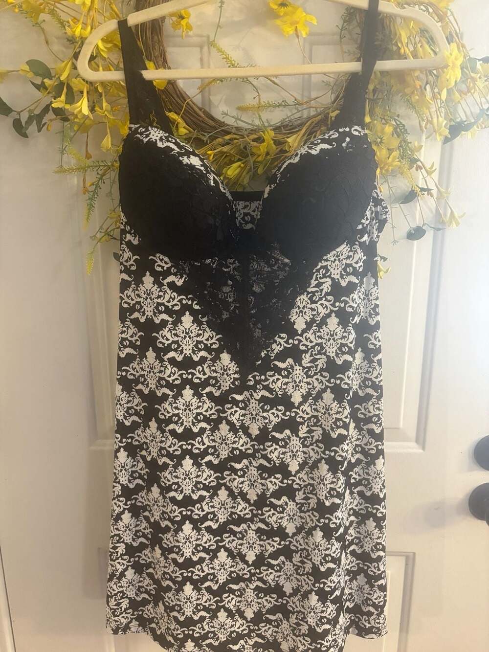 Rhonda Shear Nightgown Style 1242 Size XL Black White Damask Print Lace